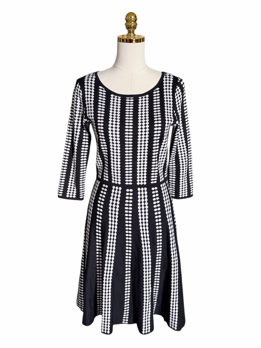 Danny & Nicole Women Black & White Geometric Print Fit & Flare Knit Dress Medium